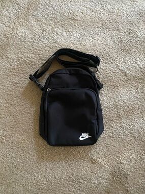 Nike Heritage Black Crossbody Bag
